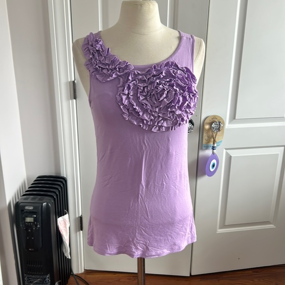 Kenar Tops - New! Kenar top in perfect condition!